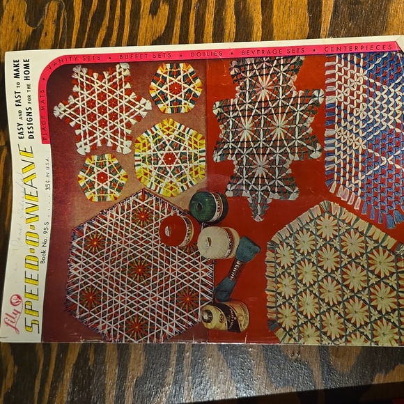 Lily Speed-O-Weave Kit with 2  Pattern Books - Picture 3 of 5
